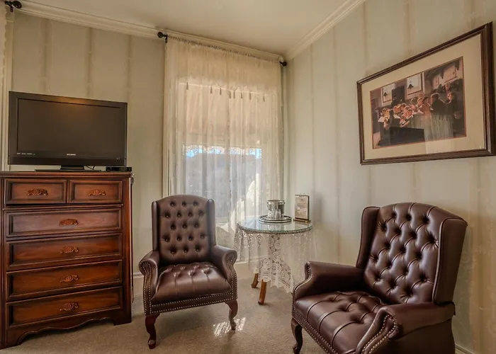 Central hotel: General Palmer Hotel